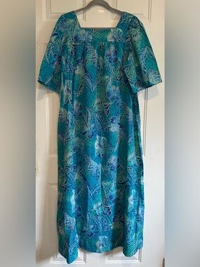 Hilo Hattie Hawaiian Size Large Muumuu Dress Blue Teal Floral Hibiscus Vintage